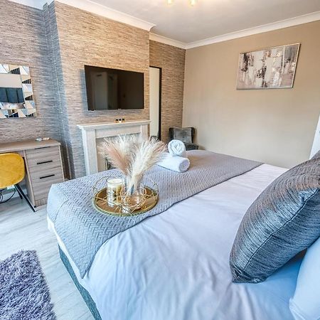 Elegant 5 Bed House - Sleeps 9, Central Solihull, Nec, Jlr, Hs2, Resorts World, Airport Business And Leisure Stays, Екстериор снимка