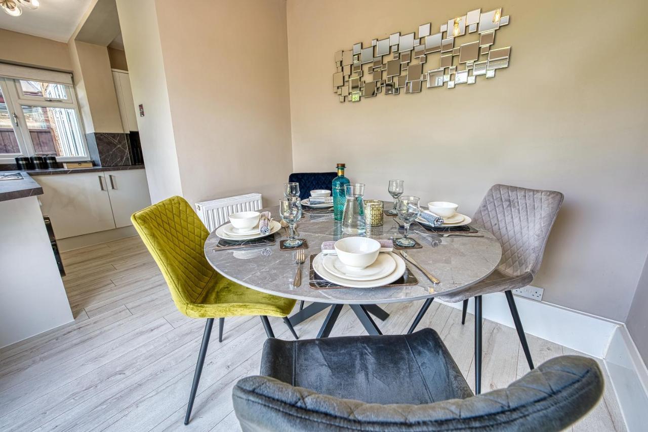 Elegant 5 Bed House - Sleeps 9, Central Solihull, Nec, Jlr, Hs2, Resorts World, Airport Business And Leisure Stays, Екстериор снимка