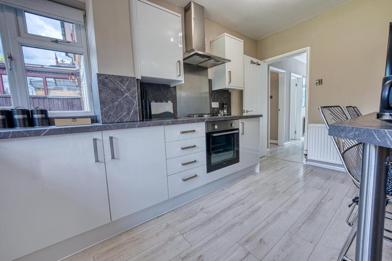 Elegant 5 Bed House - Sleeps 9, Central Solihull, Nec, Jlr, Hs2, Resorts World, Airport Business And Leisure Stays, Екстериор снимка
