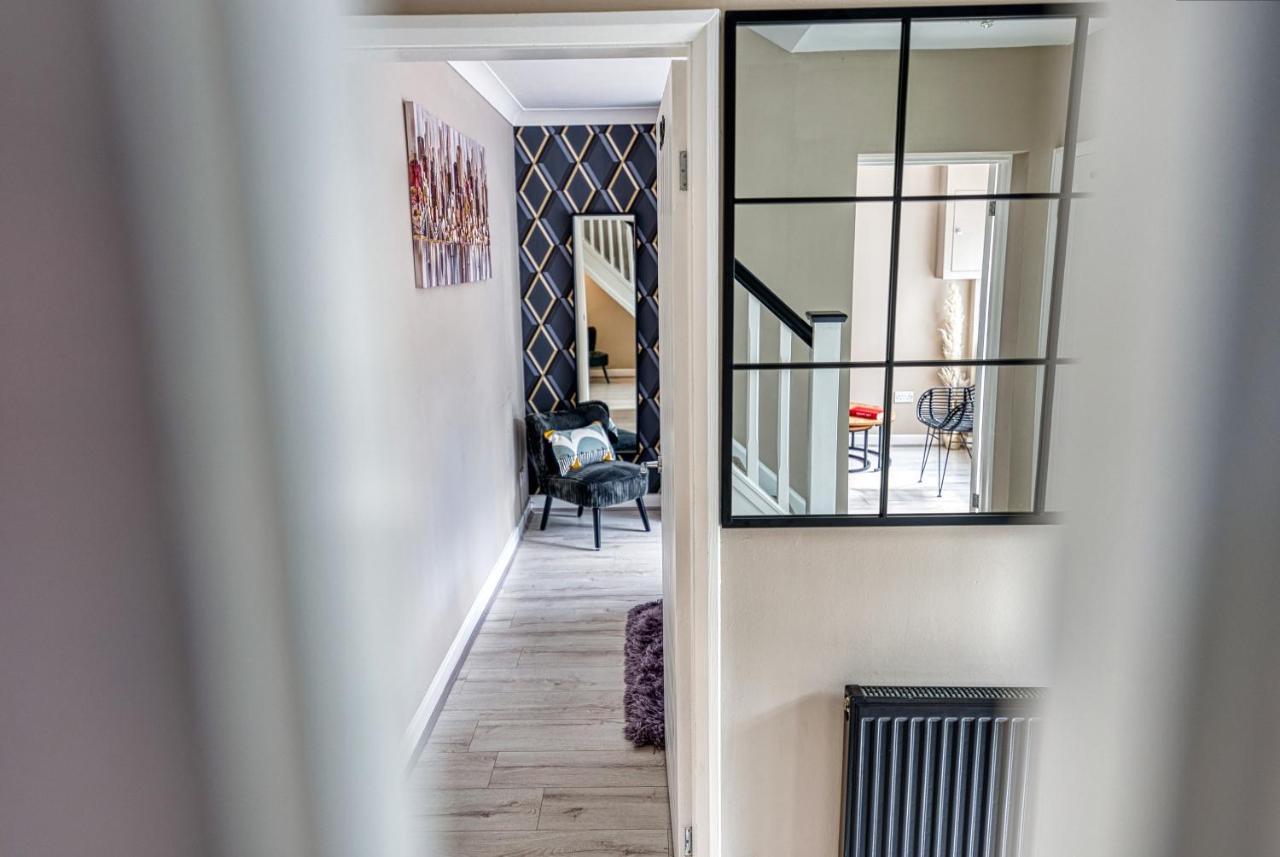 Elegant 5 Bed House - Sleeps 9, Central Solihull, Nec, Jlr, Hs2, Resorts World, Airport Business And Leisure Stays, Екстериор снимка