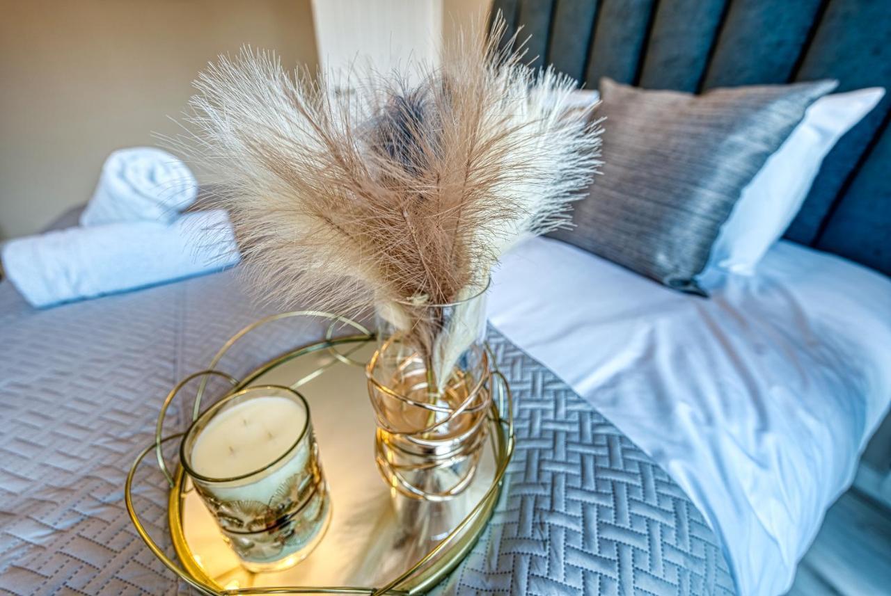 Elegant 5 Bed House - Sleeps 9, Central Solihull, Nec, Jlr, Hs2, Resorts World, Airport Business And Leisure Stays, Екстериор снимка