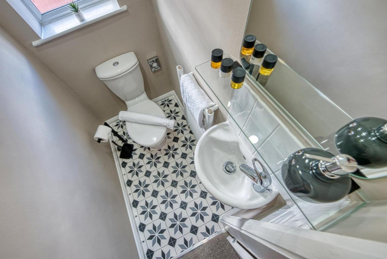 Elegant 5 Bed House - Sleeps 9, Central Solihull, Nec, Jlr, Hs2, Resorts World, Airport Business And Leisure Stays, Екстериор снимка