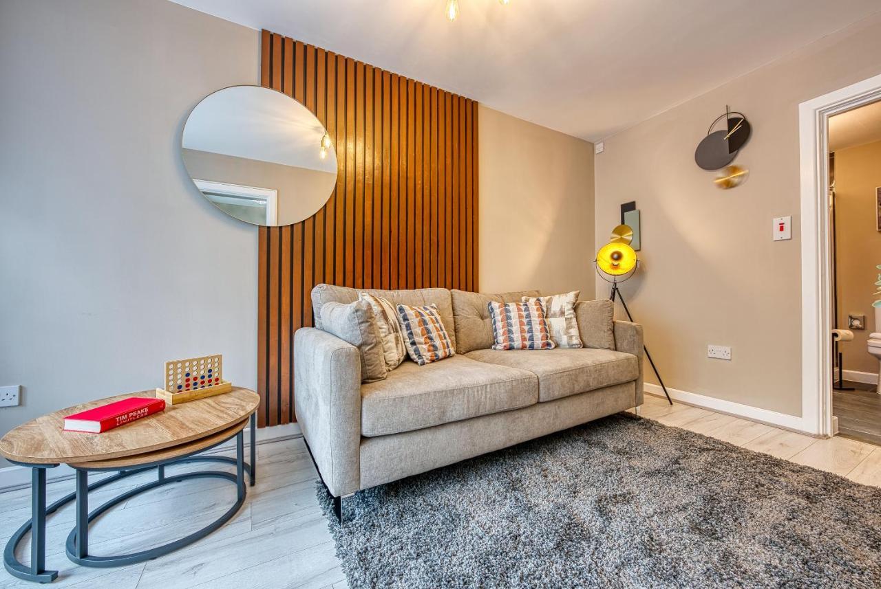 Elegant 5 Bed House - Sleeps 9, Central Solihull, Nec, Jlr, Hs2, Resorts World, Airport Business And Leisure Stays, Екстериор снимка