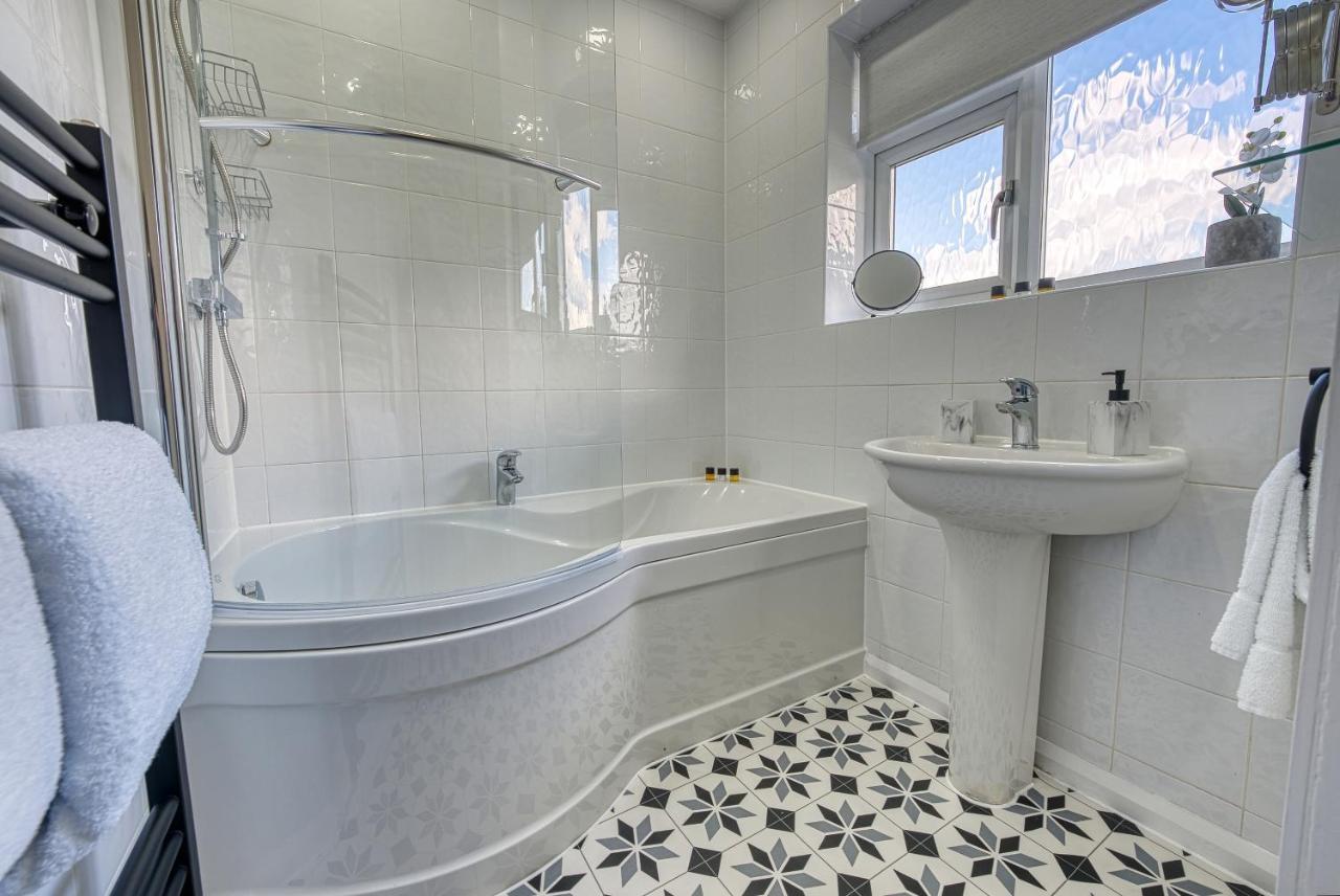 Elegant 5 Bed House - Sleeps 9, Central Solihull, Nec, Jlr, Hs2, Resorts World, Airport Business And Leisure Stays, Екстериор снимка