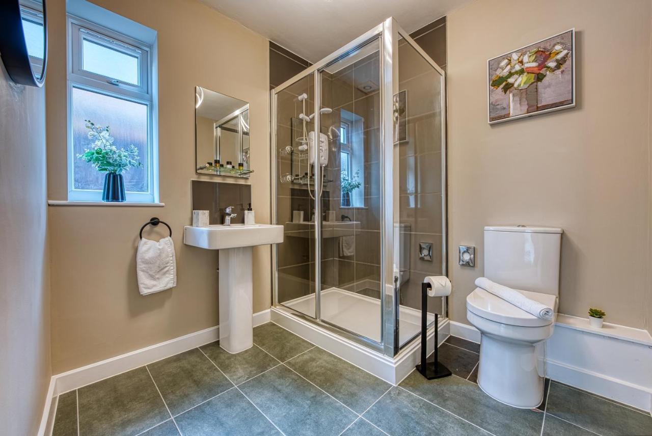 Elegant 5 Bed House - Sleeps 9, Central Solihull, Nec, Jlr, Hs2, Resorts World, Airport Business And Leisure Stays, Екстериор снимка